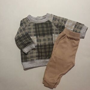 Plaid sweatshirt and sweatpants set Size 3-6 months